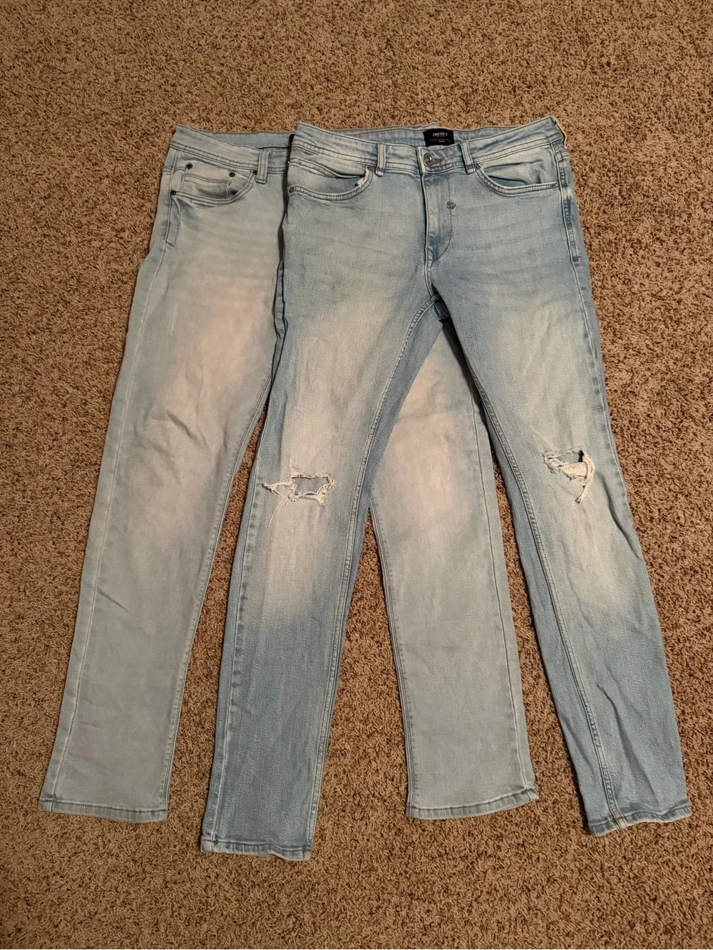 Men’s Size 31/32 Steve’s jeans and size 31 forever 21 light blue jeans 2p bundle
